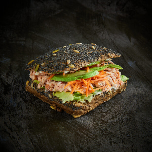 Sandwich m/ varmrøget laks